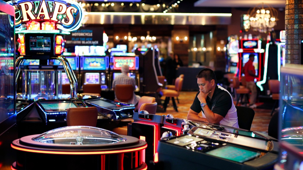 The Thrill of Live Casinos: Bridging the Gap Between Online and Offline Gaming